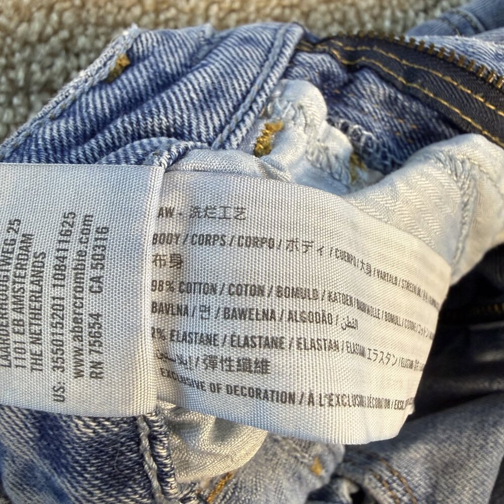 Hollister Womens Ultra High Rise Mom Jean Light Wash Distressed Size 1S F430 - Picture 7 of 16